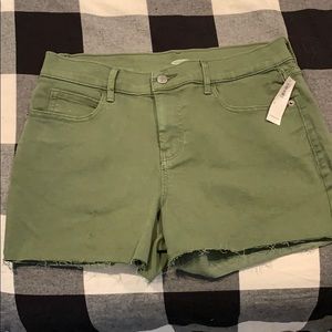Army green old navy boyfriend shorts